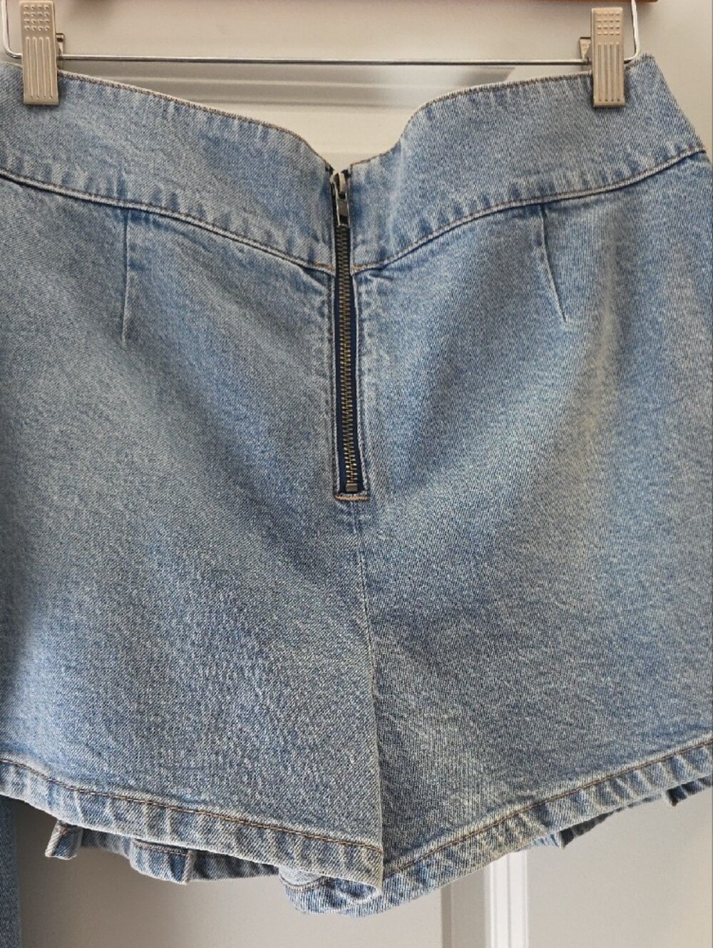 Alice + Olivia Light Blue Denim Blazer and matching Skort - Picture 7 of 10